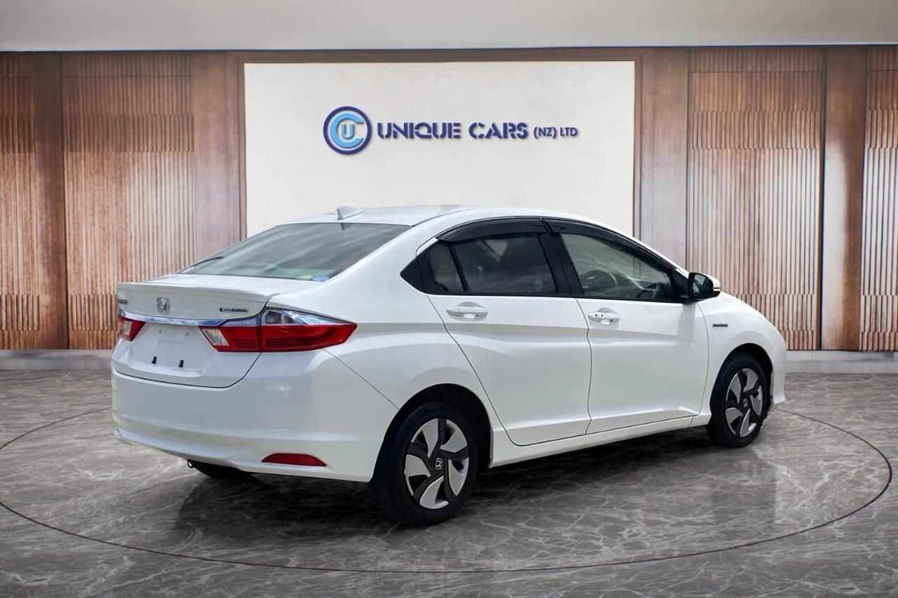 2015 Honda Grace thumbnail