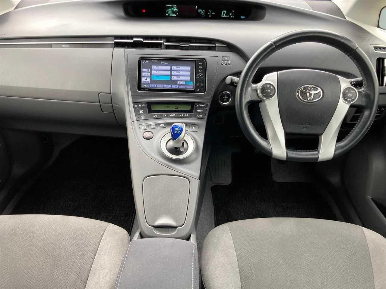 2011 Toyota Prius thumbnail