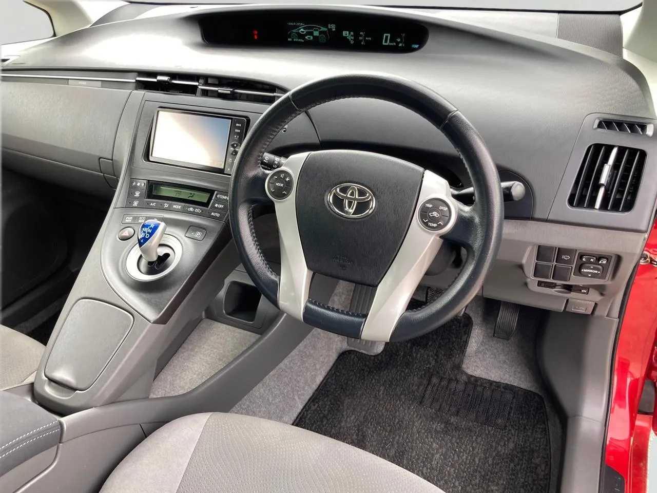 2011 Toyota Prius thumbnail