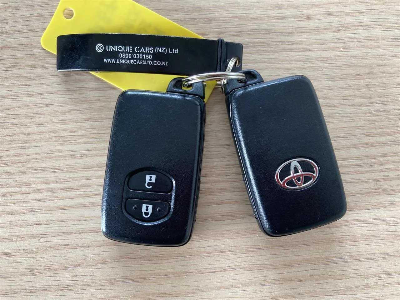 2011 Toyota Prius thumbnail