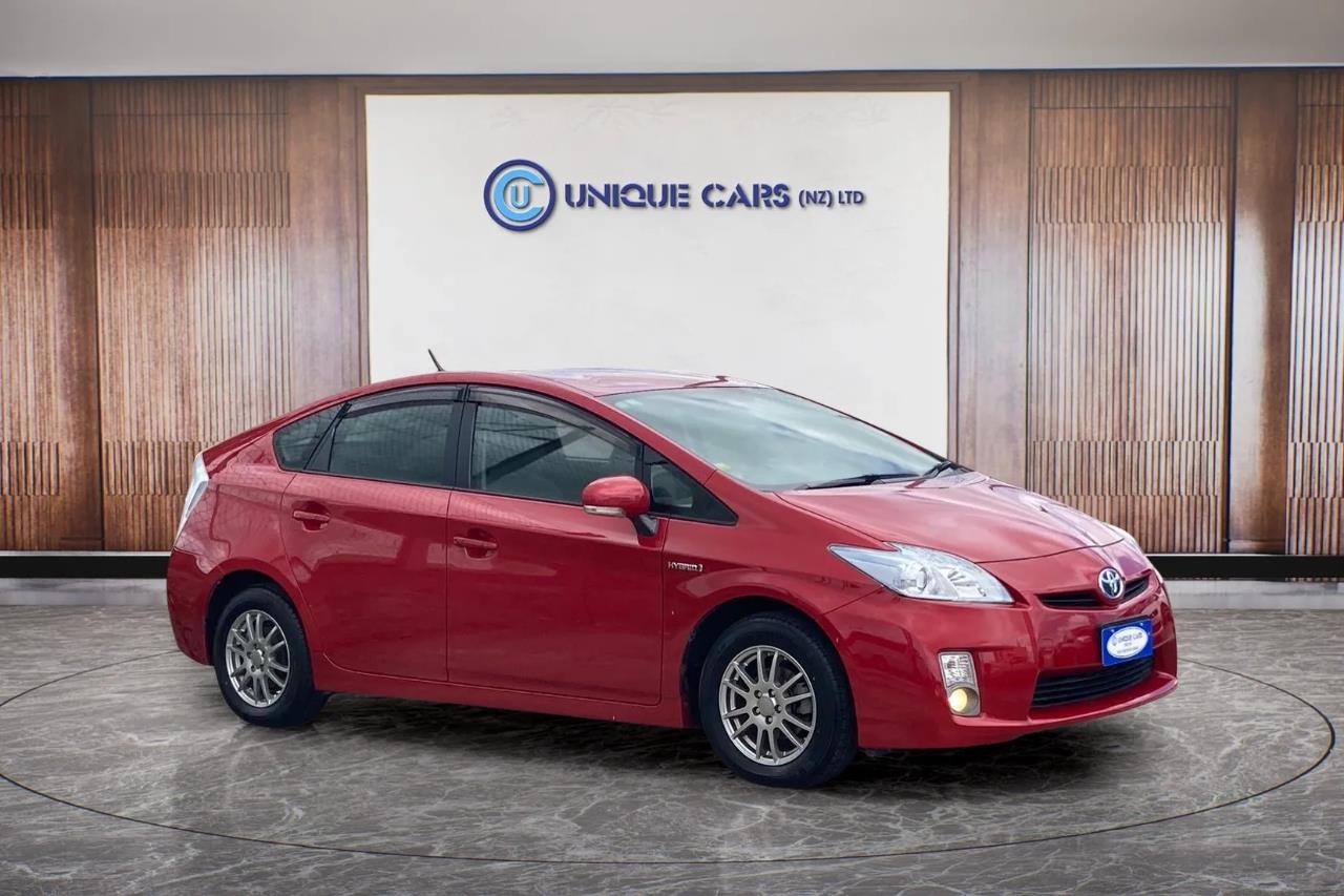 2011 Toyota Prius thumbnail