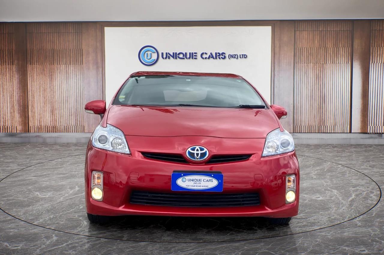 2011 Toyota Prius thumbnail