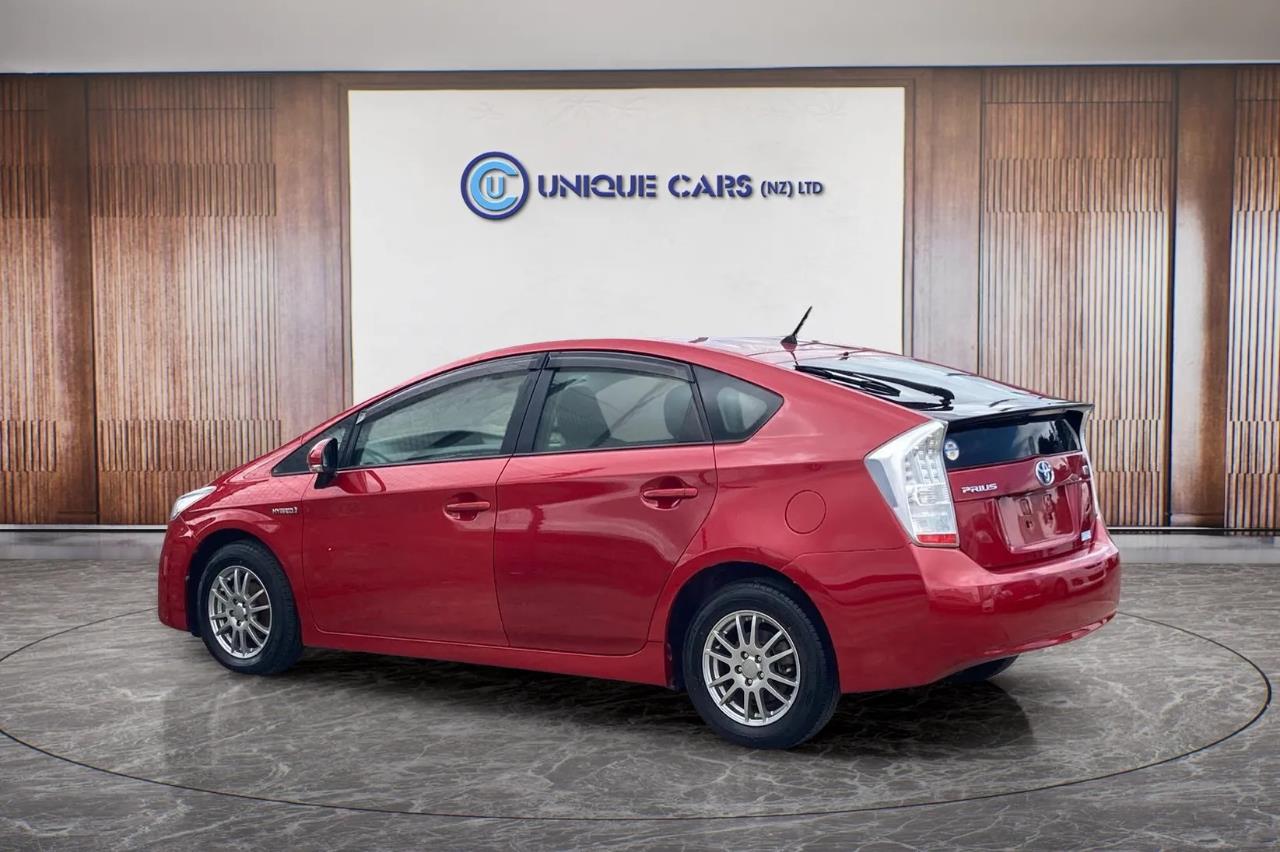2011 Toyota Prius thumbnail