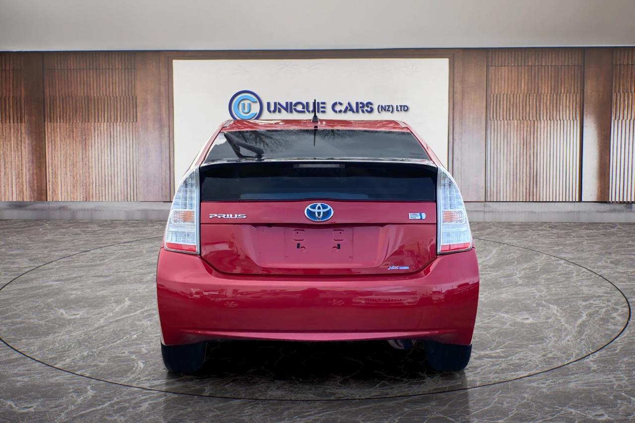 2011 Toyota Prius thumbnail