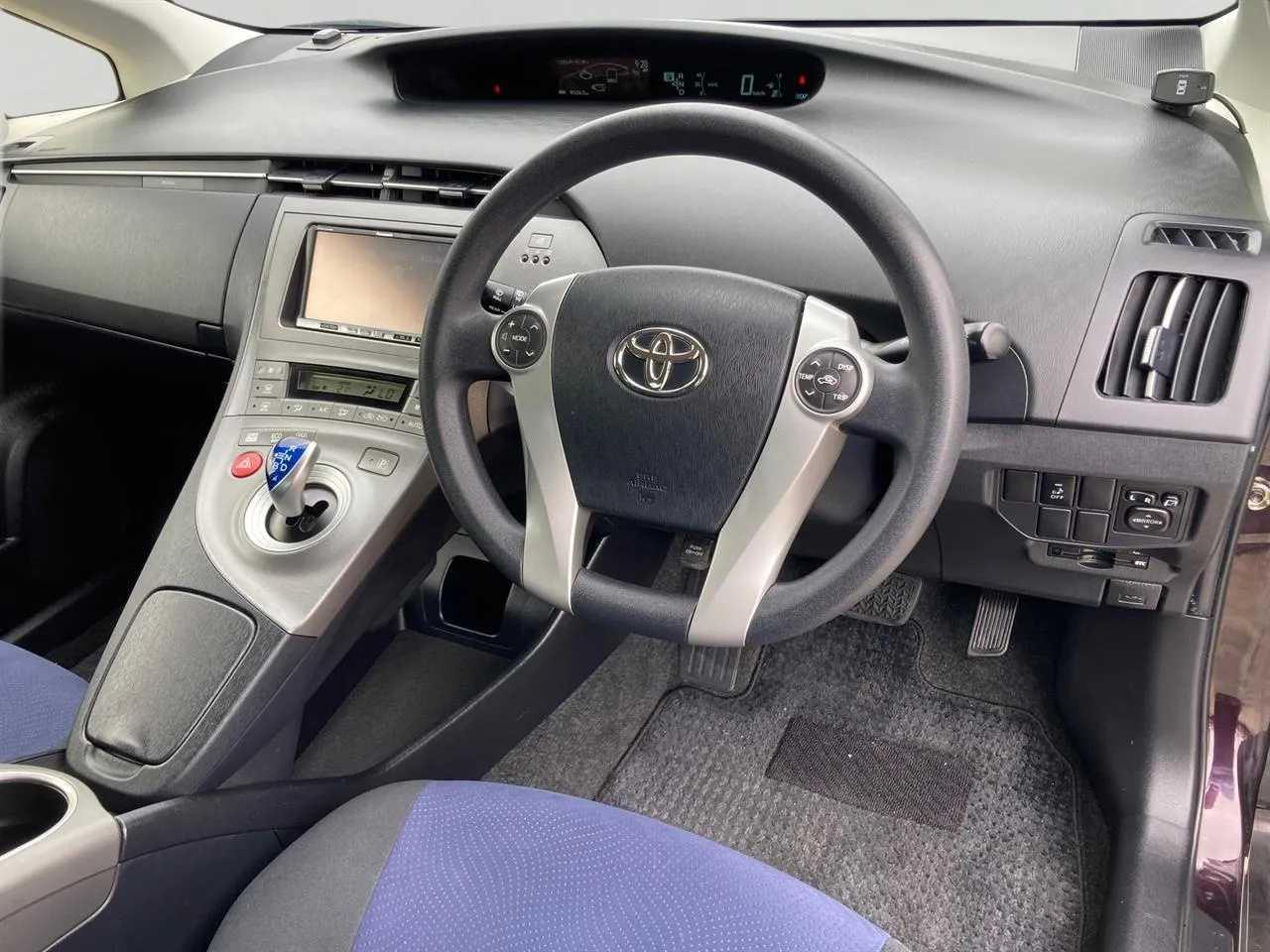2014 Toyota Prius thumbnail