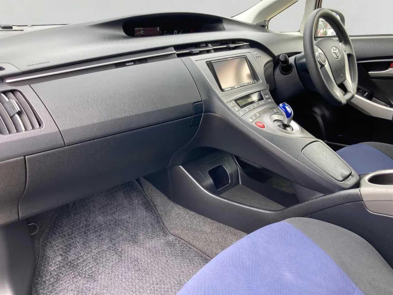 2014 Toyota Prius thumbnail