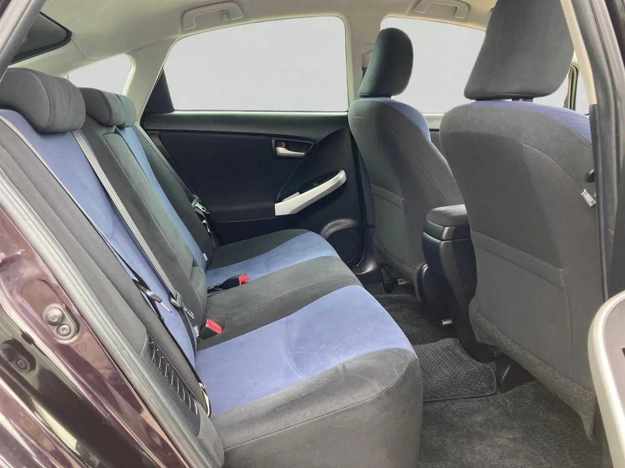 2014 Toyota Prius thumbnail