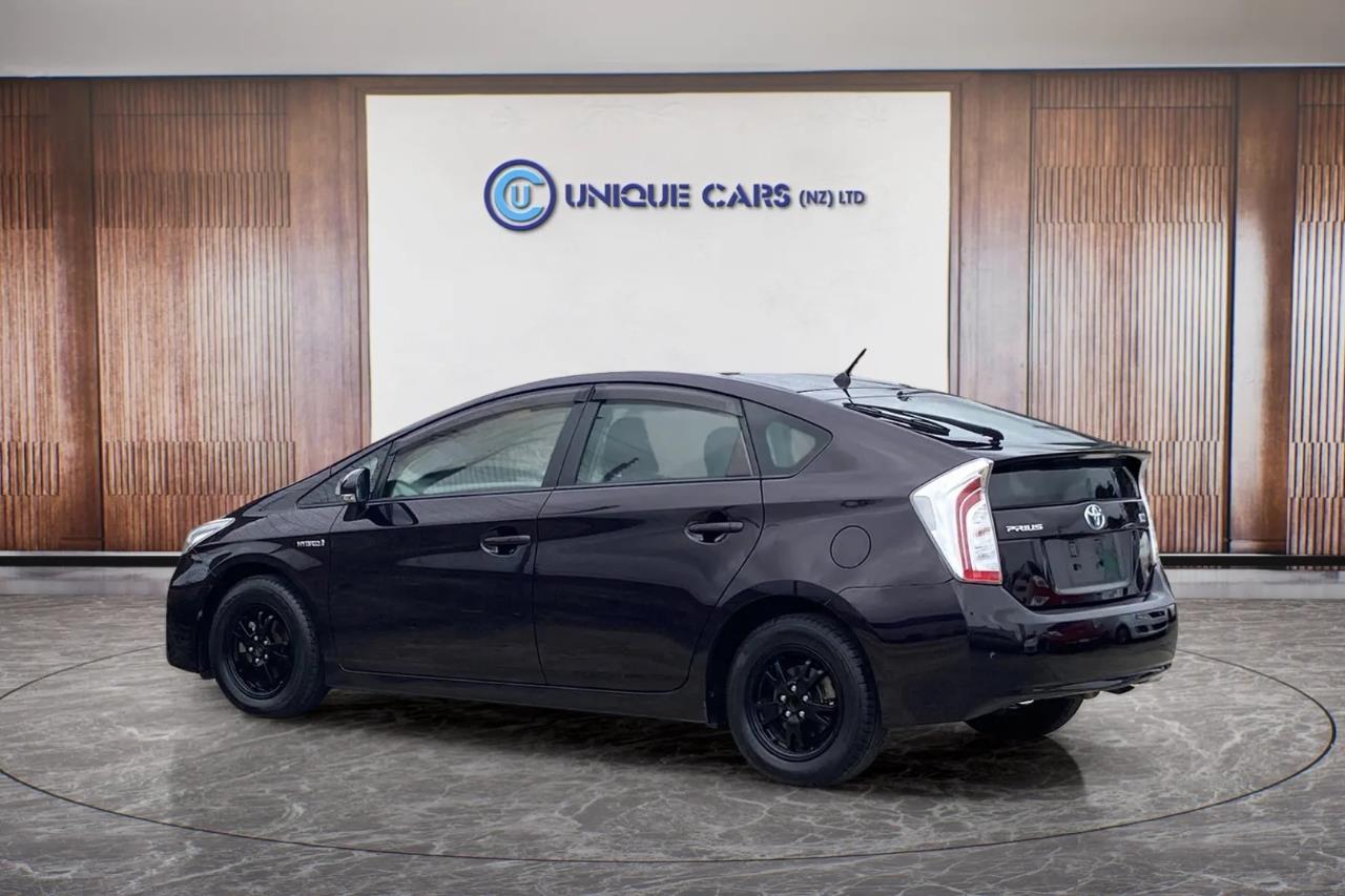 2014 Toyota Prius thumbnail
