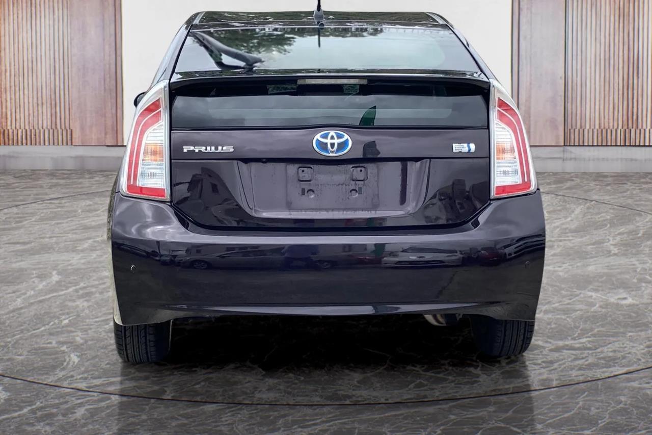 2014 Toyota Prius thumbnail