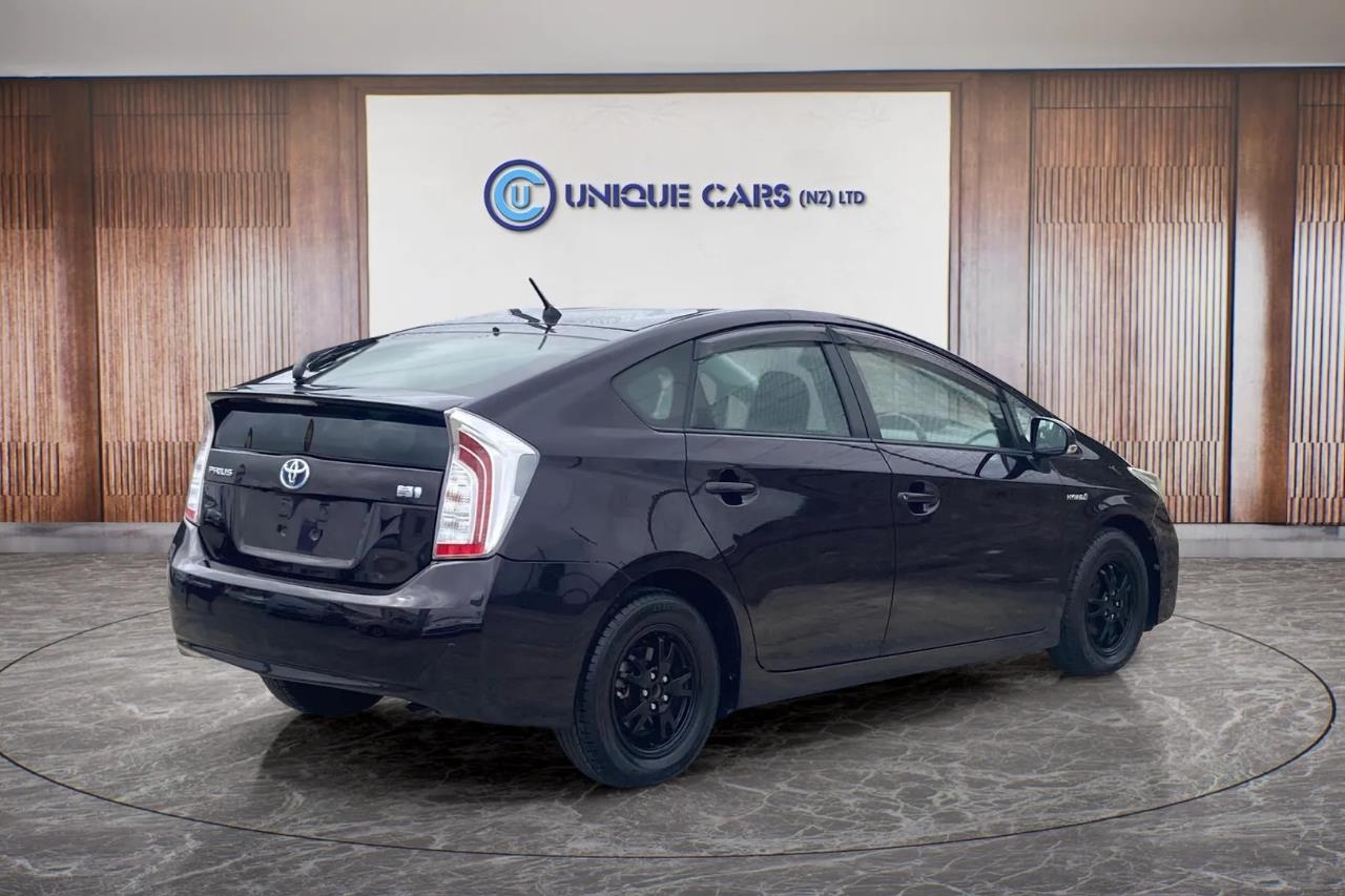 2014 Toyota Prius thumbnail