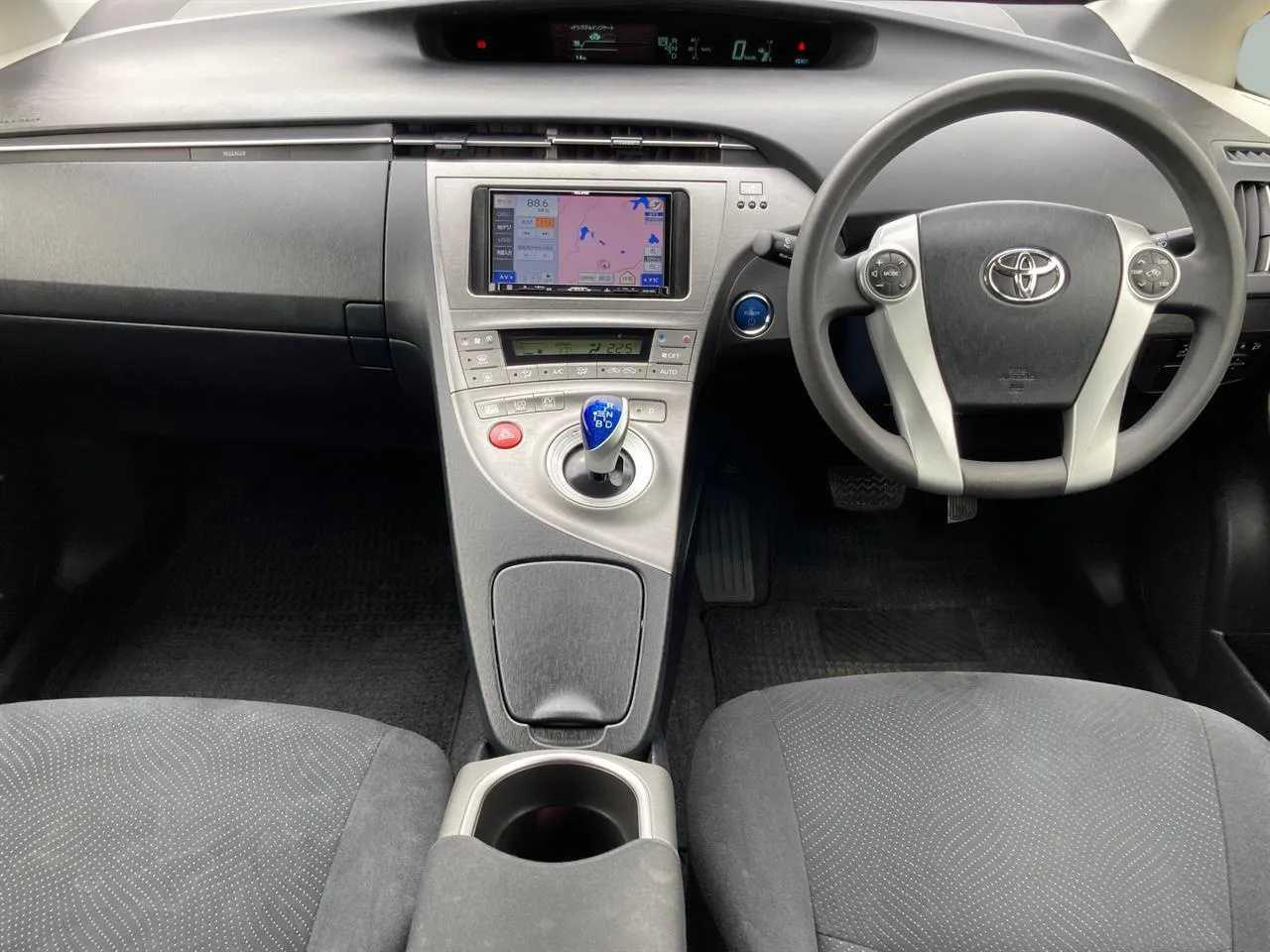 2014 Toyota Prius thumbnail