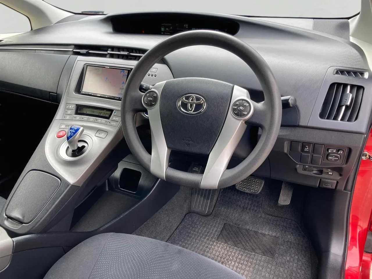 2014 Toyota Prius thumbnail