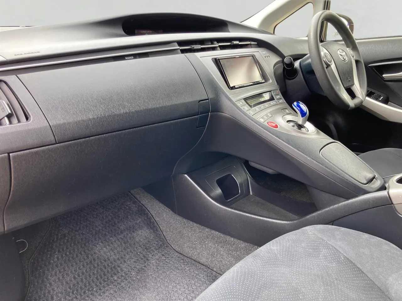 2014 Toyota Prius thumbnail