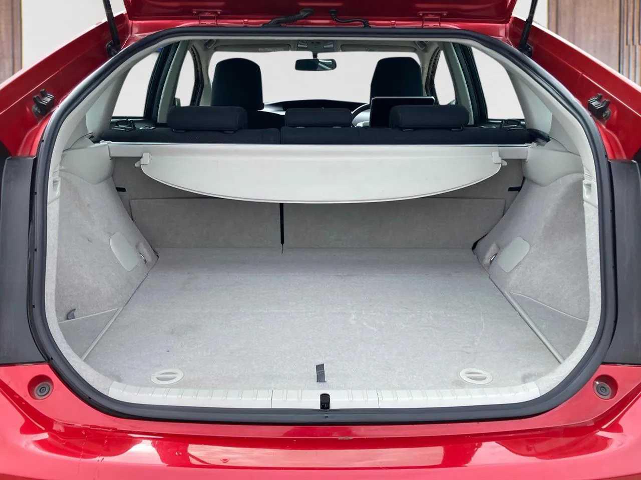 2014 Toyota Prius thumbnail
