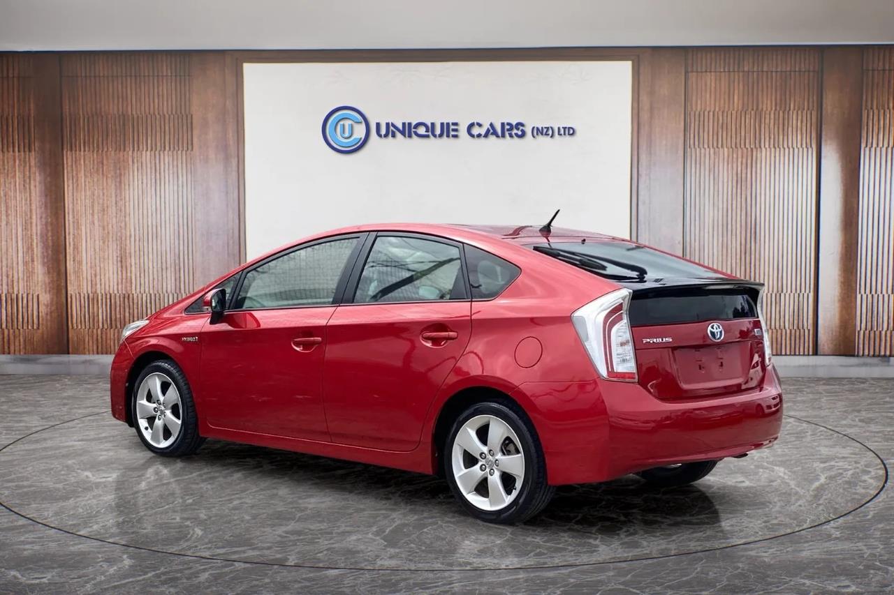 2014 Toyota Prius thumbnail