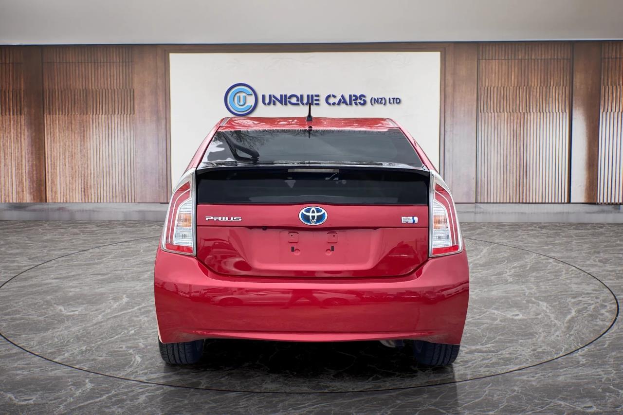 2014 Toyota Prius thumbnail