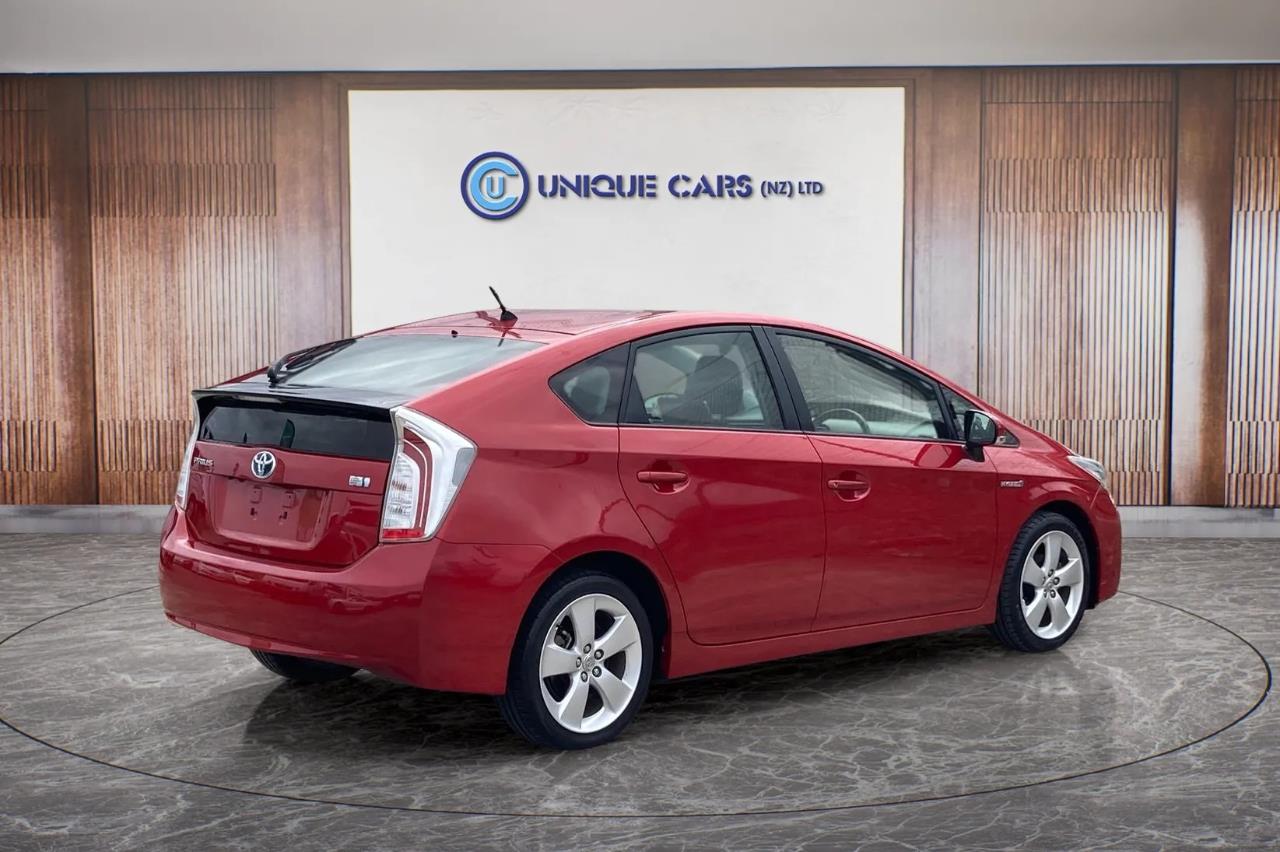2014 Toyota Prius thumbnail