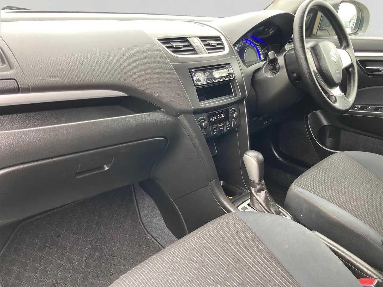 2016 Suzuki Swift thumbnail