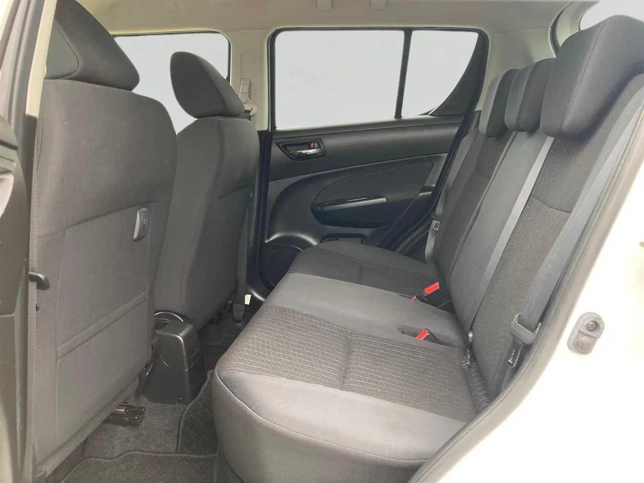 2016 Suzuki Swift thumbnail