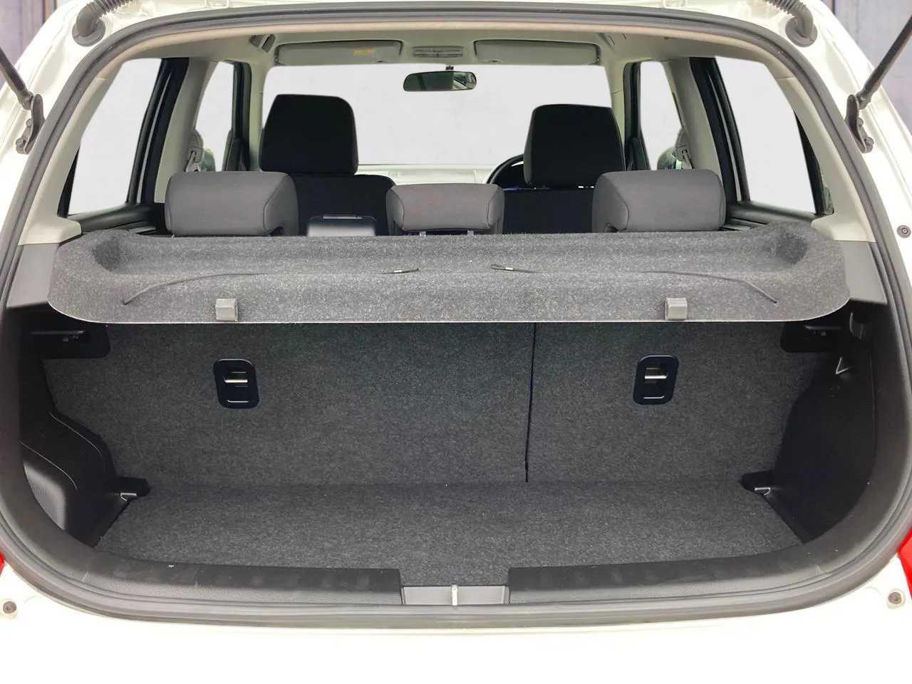 2016 Suzuki Swift thumbnail