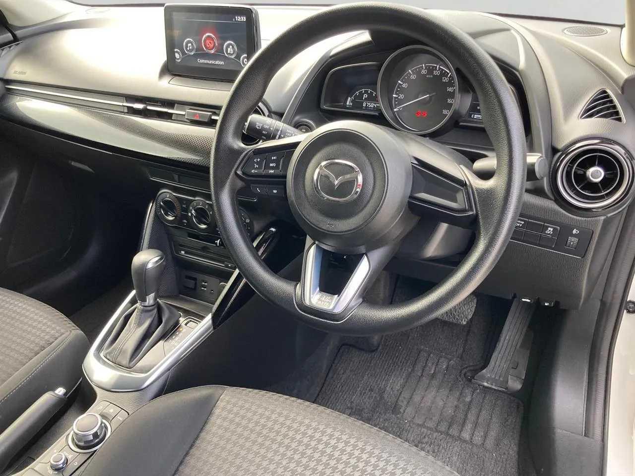 2016 Mazda Demio thumbnail
