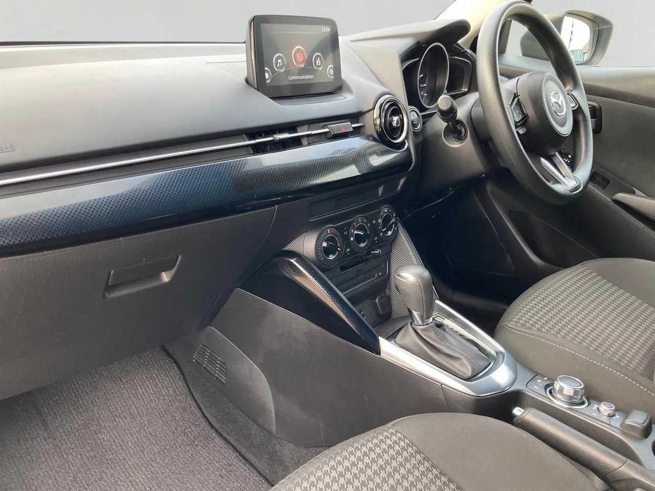 2016 Mazda Demio thumbnail