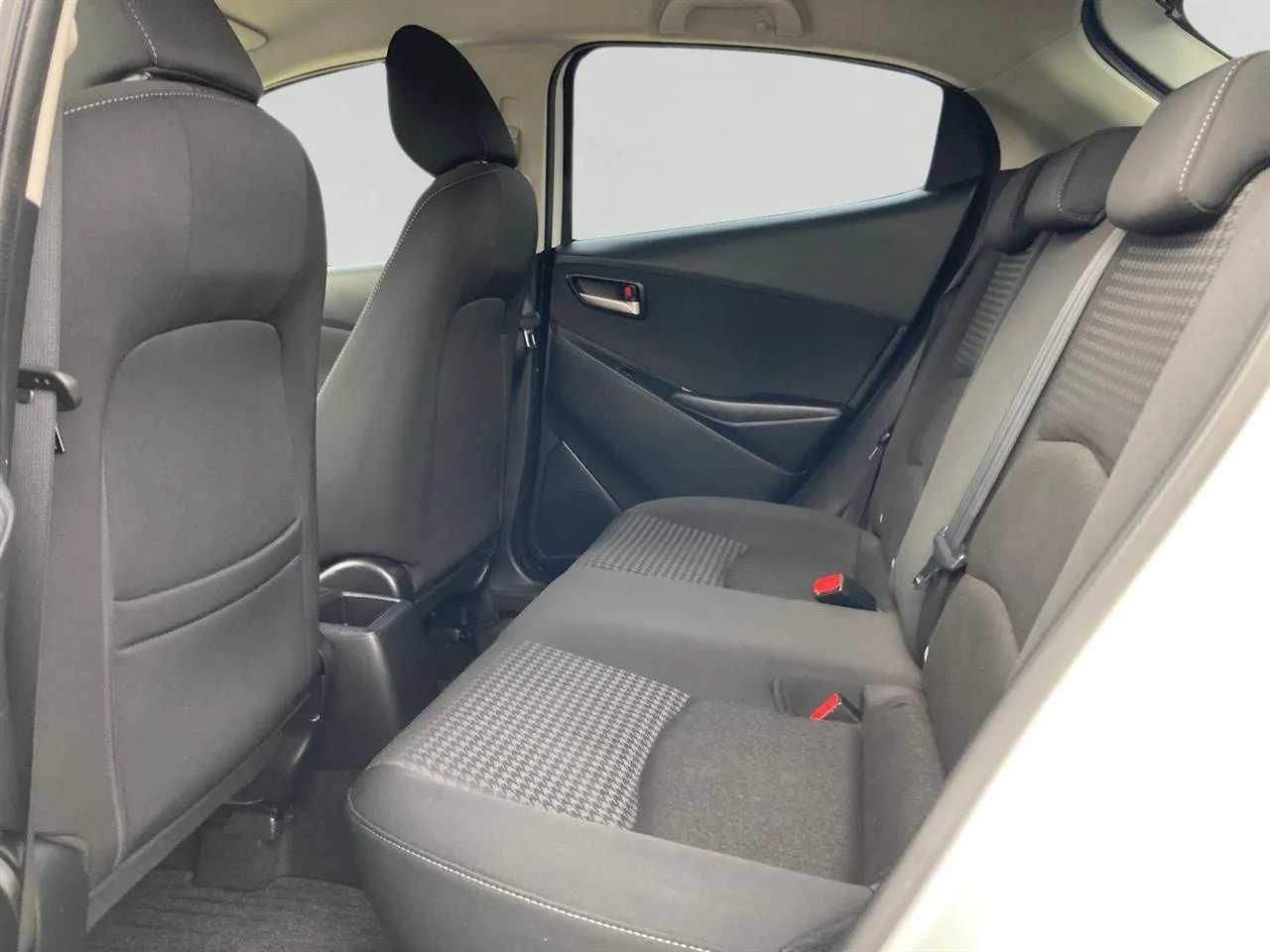 2016 Mazda Demio thumbnail