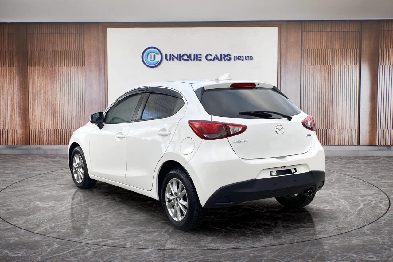 2016 Mazda Demio thumbnail