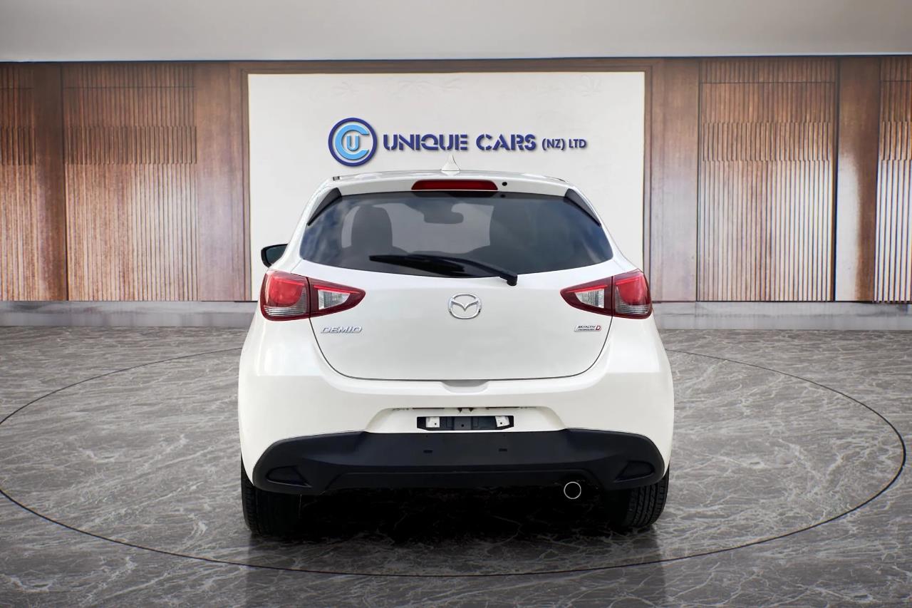 2016 Mazda Demio thumbnail