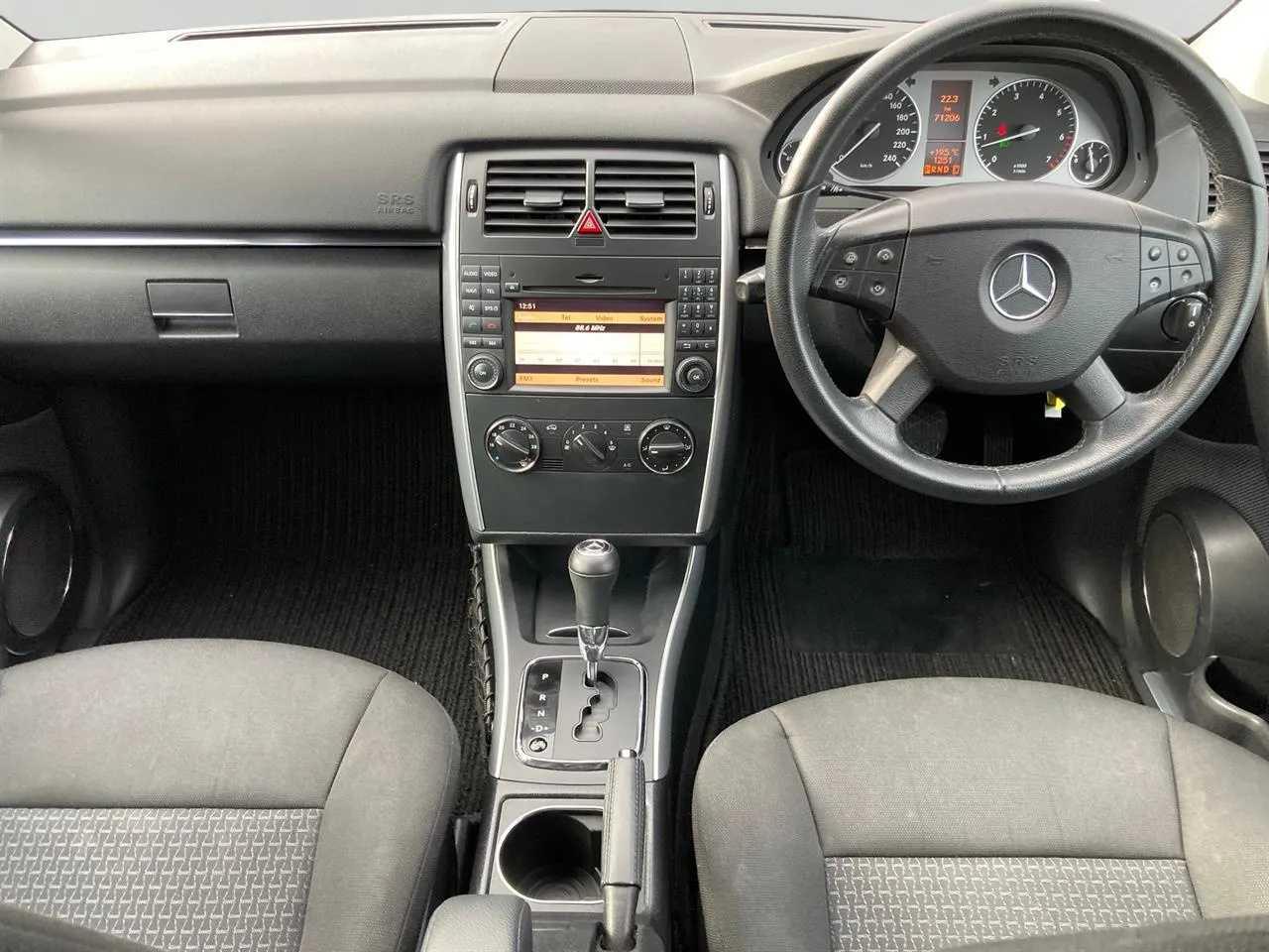 2011 Mercedes-Benz B180 thumbnail