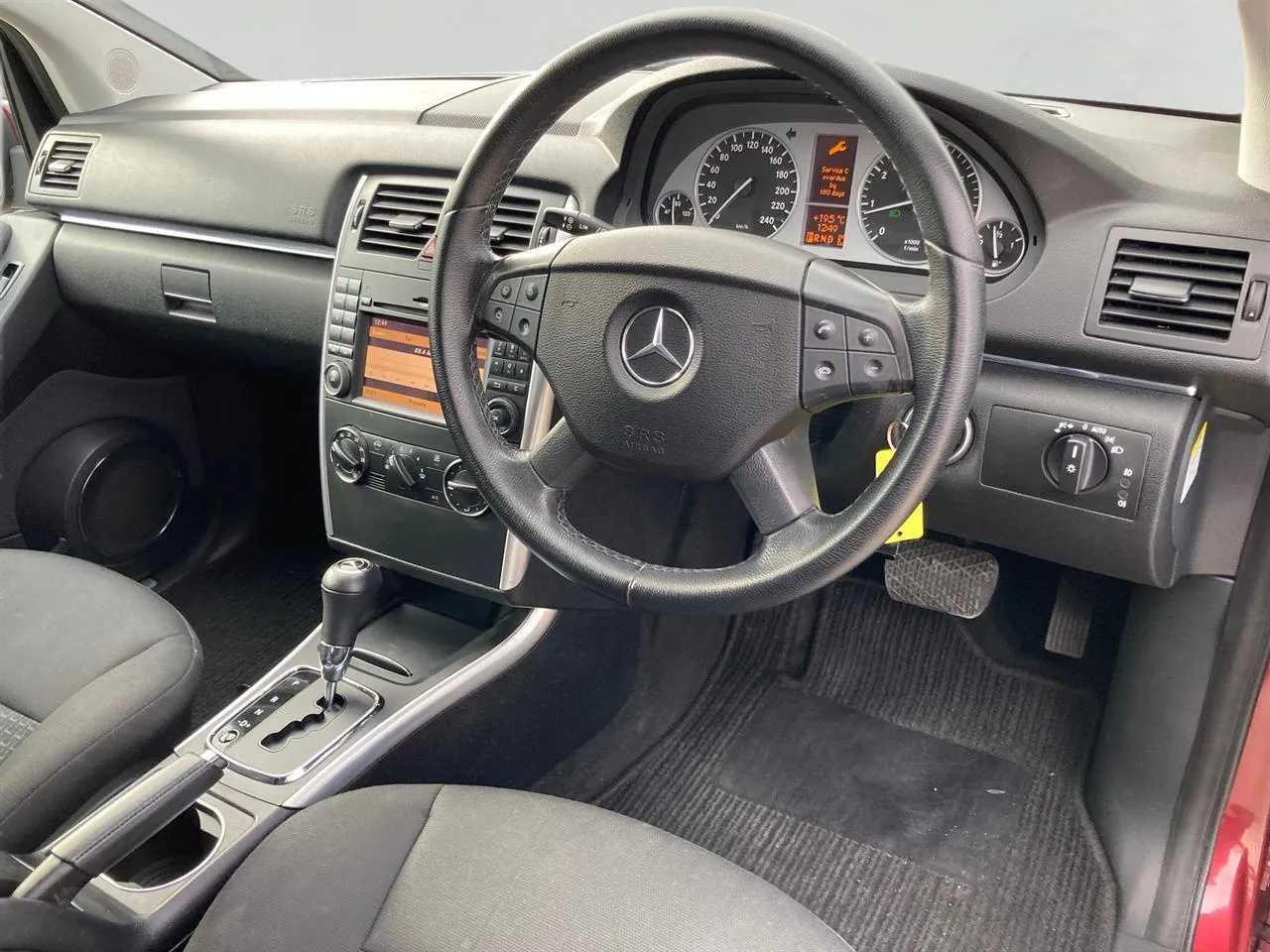 2011 Mercedes-Benz B180 thumbnail