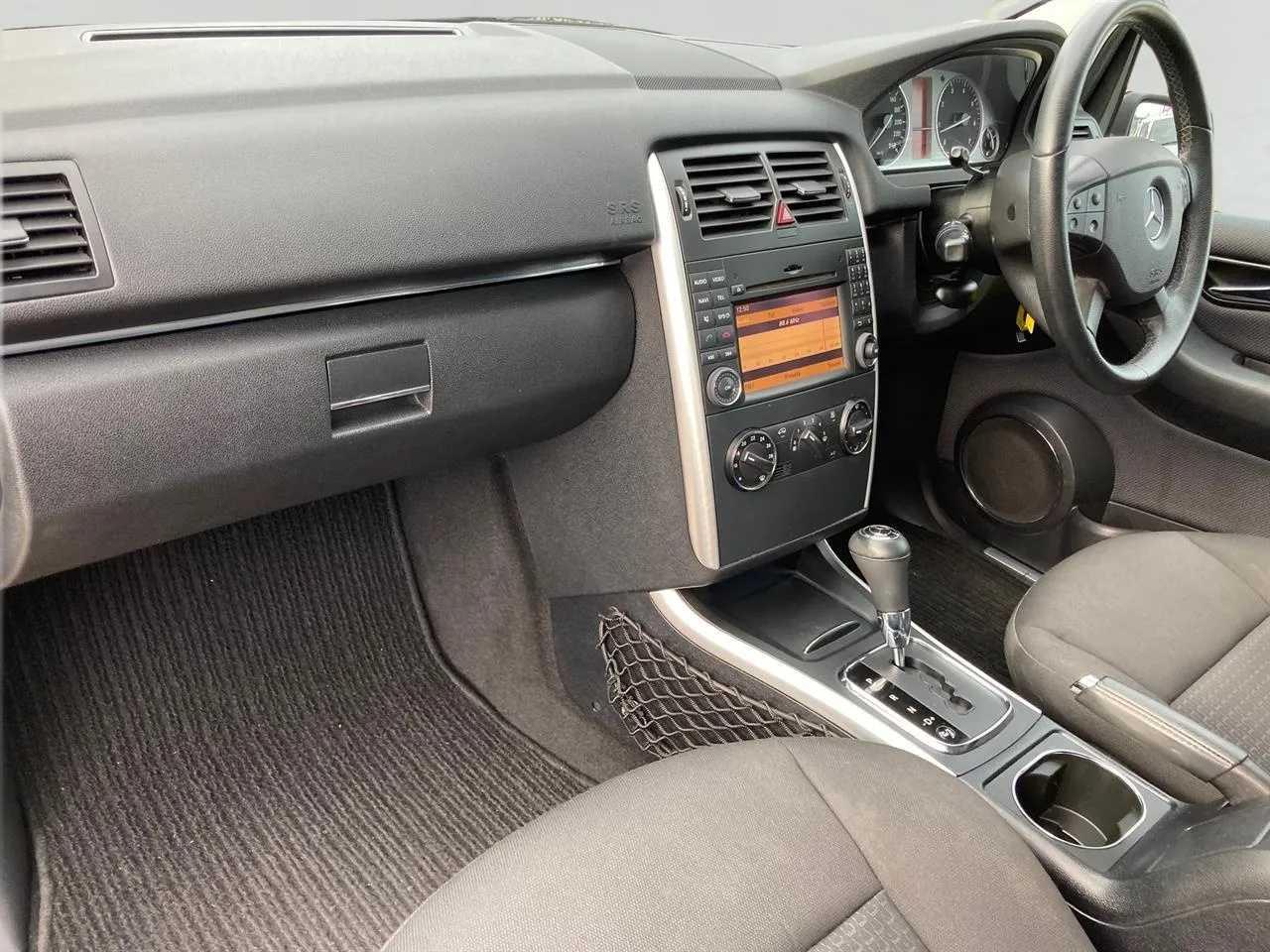 2011 Mercedes-Benz B180 thumbnail