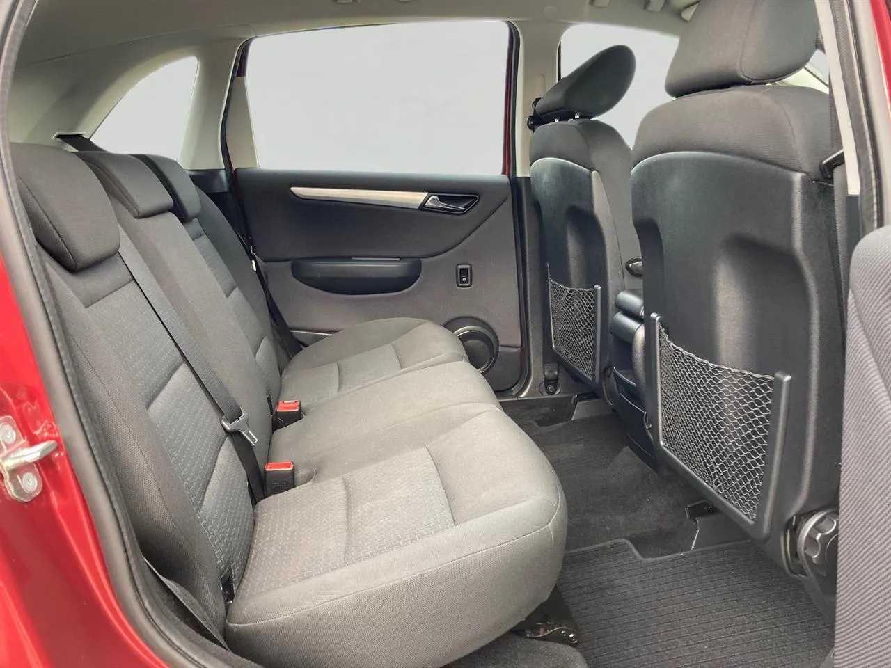 2011 Mercedes-Benz B180 thumbnail