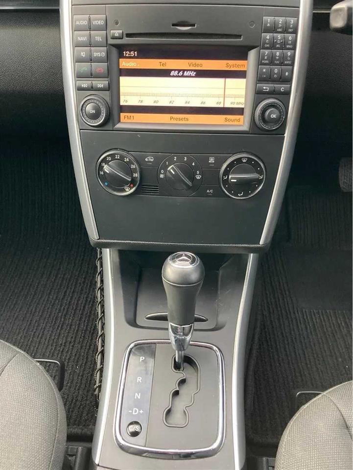 2011 Mercedes-Benz B180 thumbnail