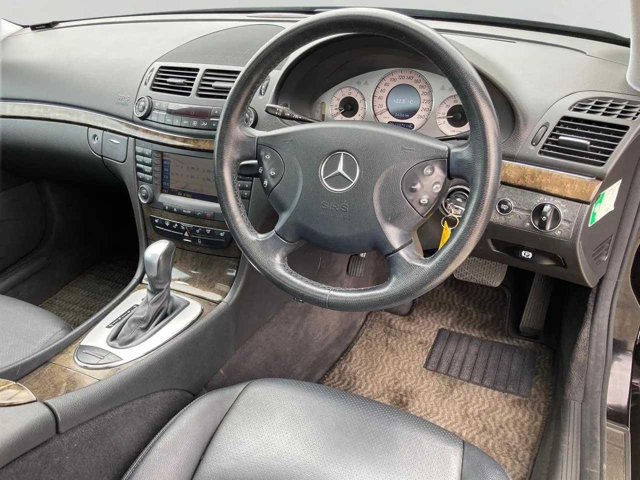 2006 Mercedes-Benz E350 thumbnail