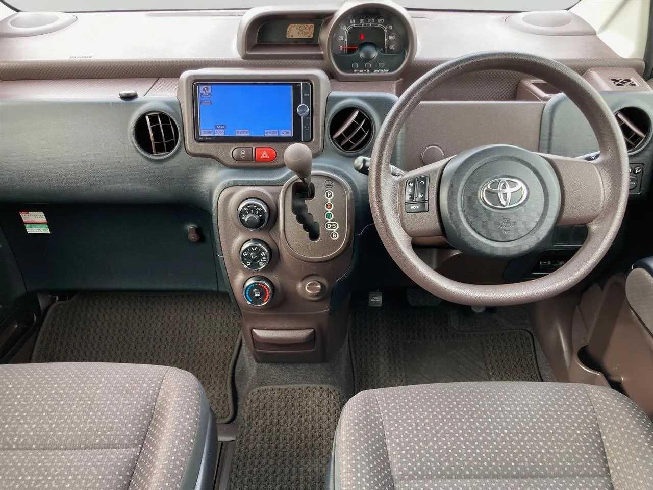 2014 Toyota Spade thumbnail