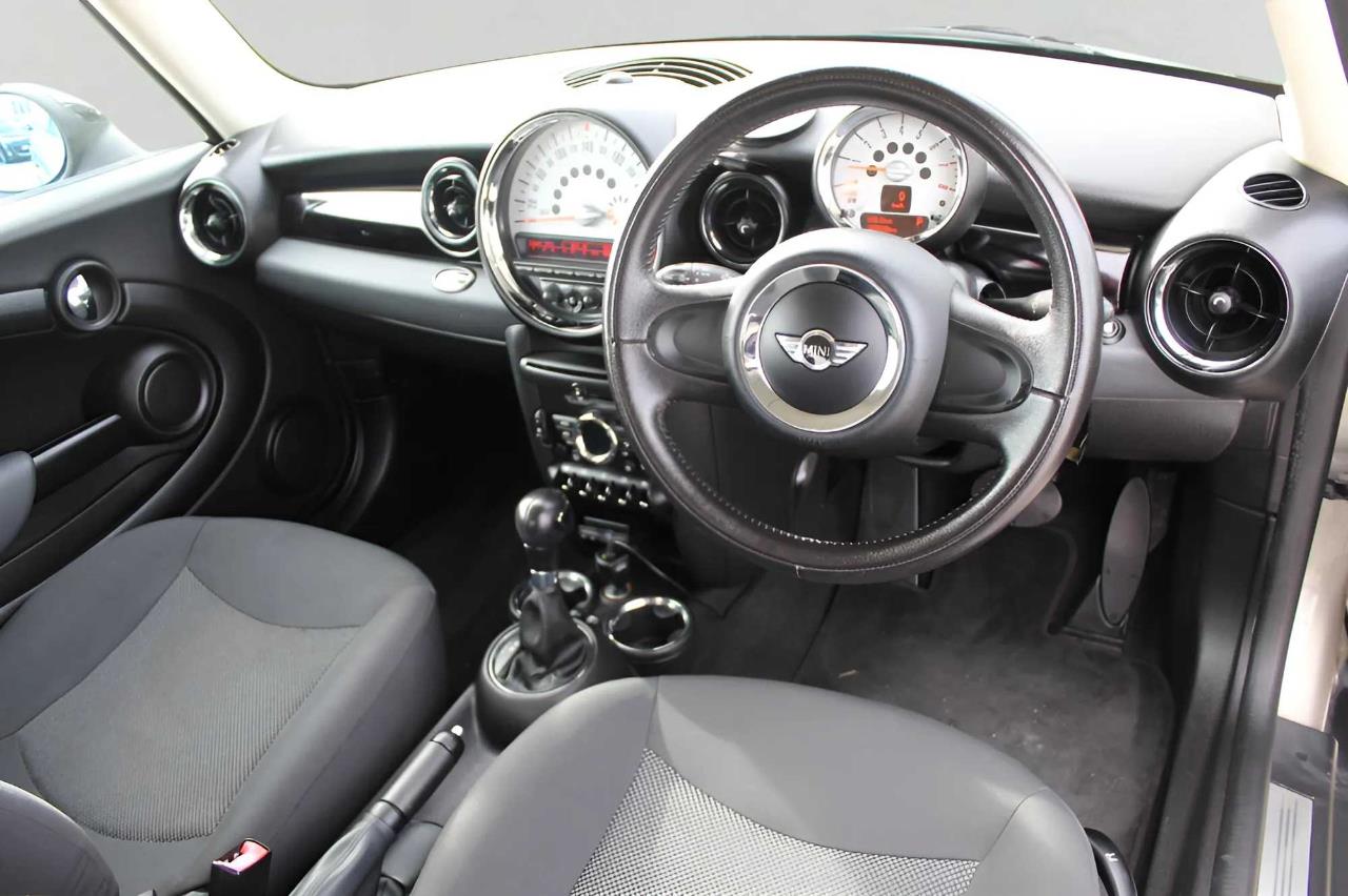 2011 BMW Mini thumbnail