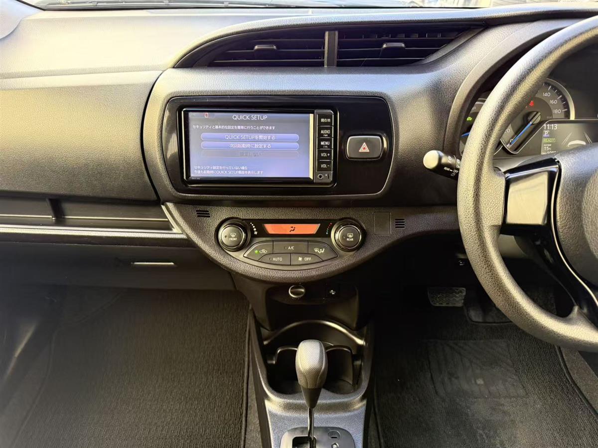 2017 Toyota Vitz thumbnail