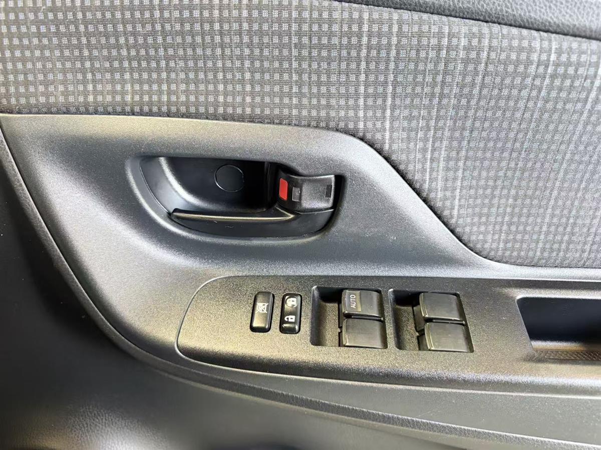 2017 Toyota Vitz thumbnail