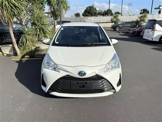 2017 Toyota Vitz thumbnail