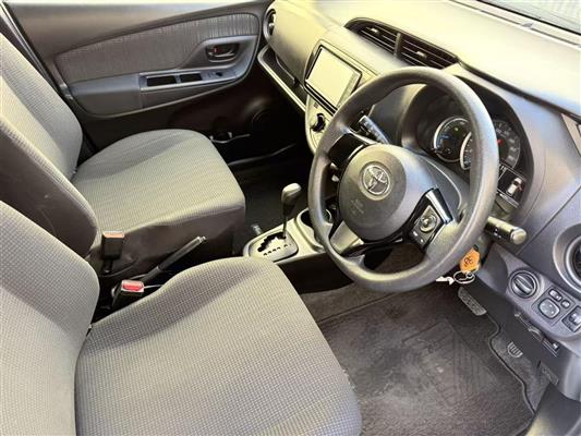 2017 Toyota Vitz thumbnail