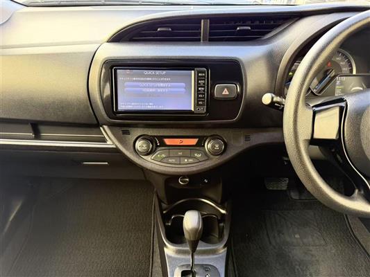 2017 Toyota Vitz thumbnail