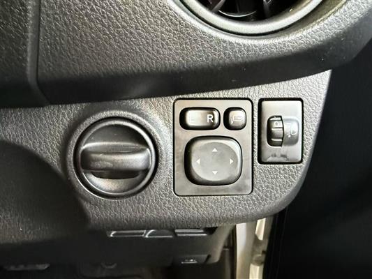 2017 Toyota Vitz thumbnail