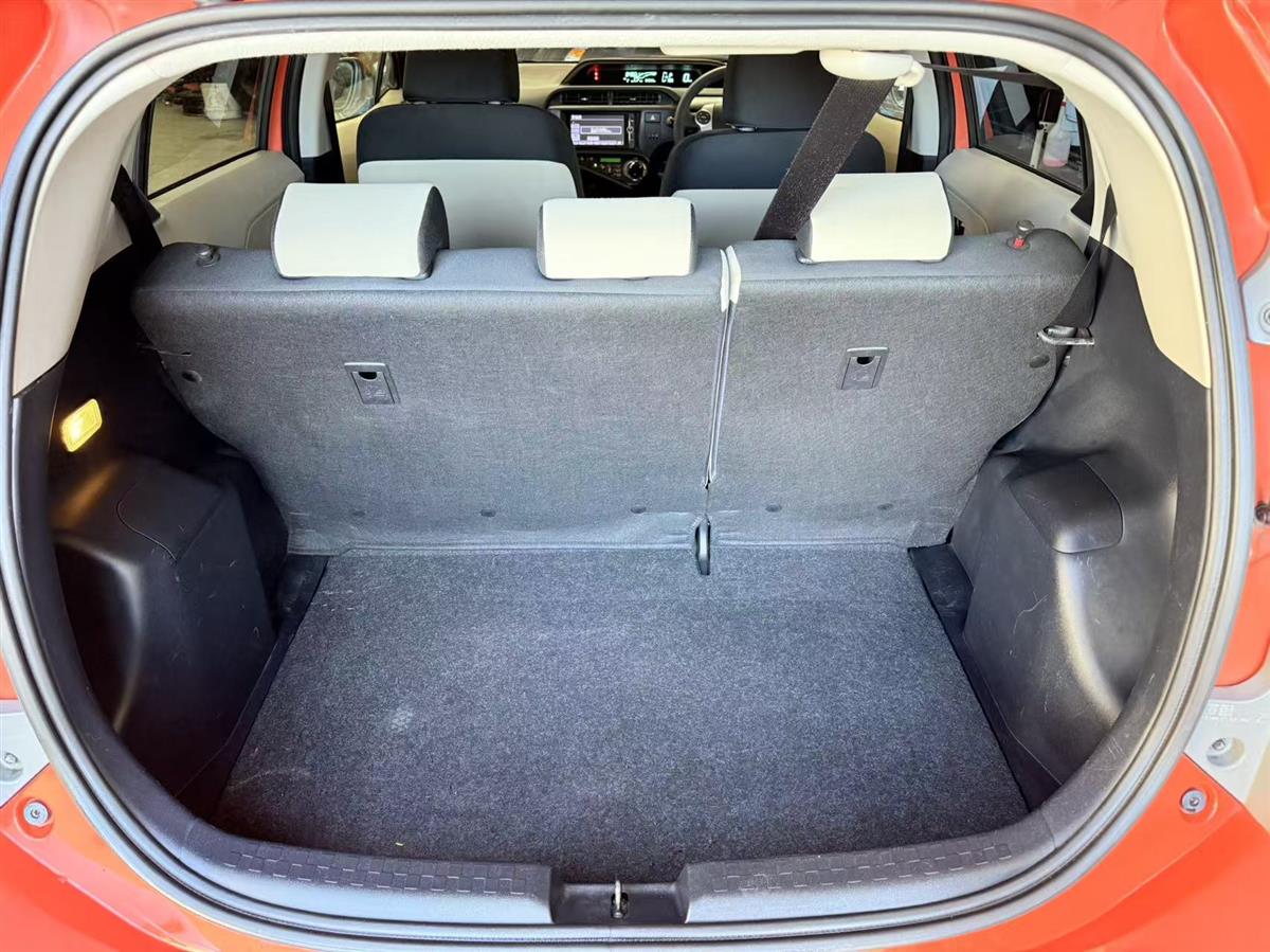 2014 Toyota Aqua thumbnail
