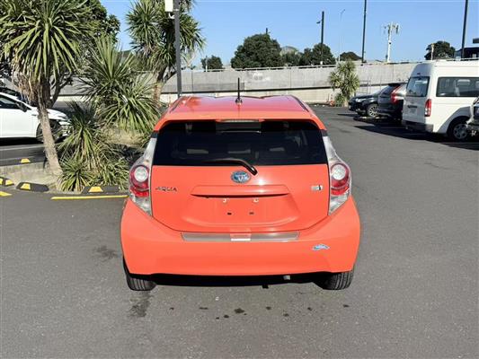 2014 Toyota Aqua thumbnail