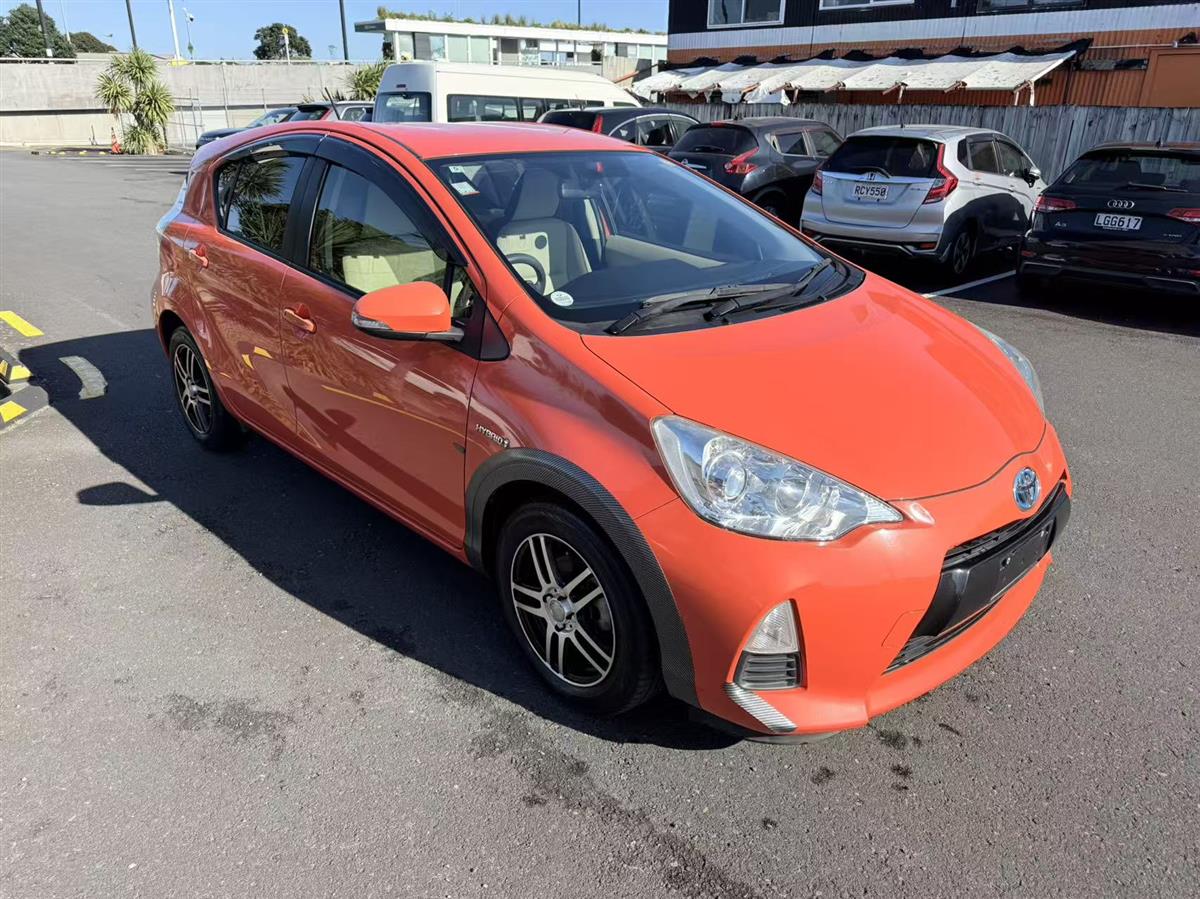 2014 Toyota Aqua thumbnail