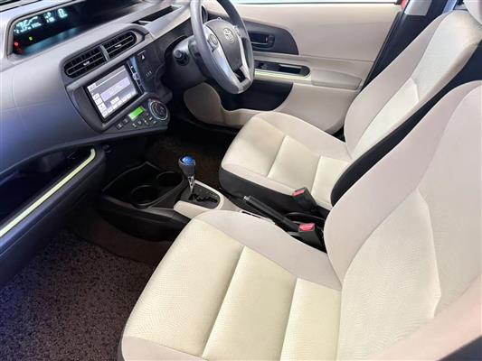 2014 Toyota Aqua thumbnail
