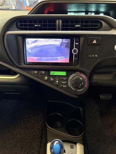 2014 Toyota Aqua thumbnail