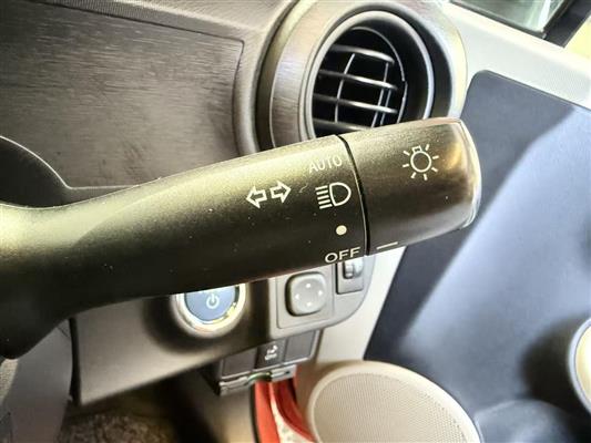 2014 Toyota Aqua thumbnail