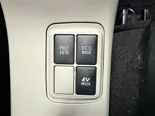 2014 Toyota Aqua thumbnail